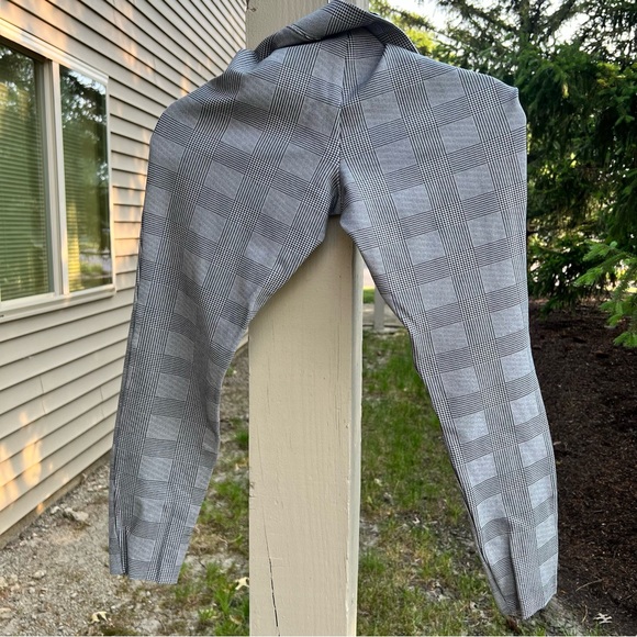 Old Navy High Waist Pixie Skinny Pants for Women - Picture 2 of 3